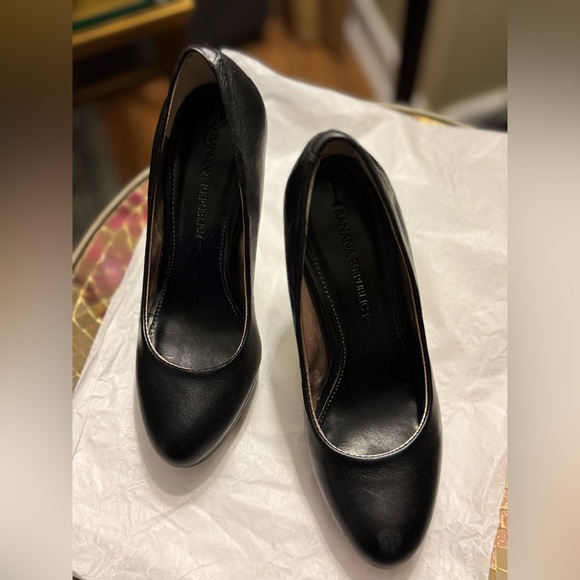 Banana Republic 3.75” Leather Platform Pumps Size 5 - Picture 5 of 5
